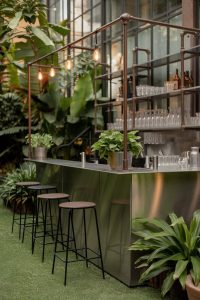 Top 43 Outdoor Patio Bar Ideas for 2025: Modern Designs, Entertaining ...