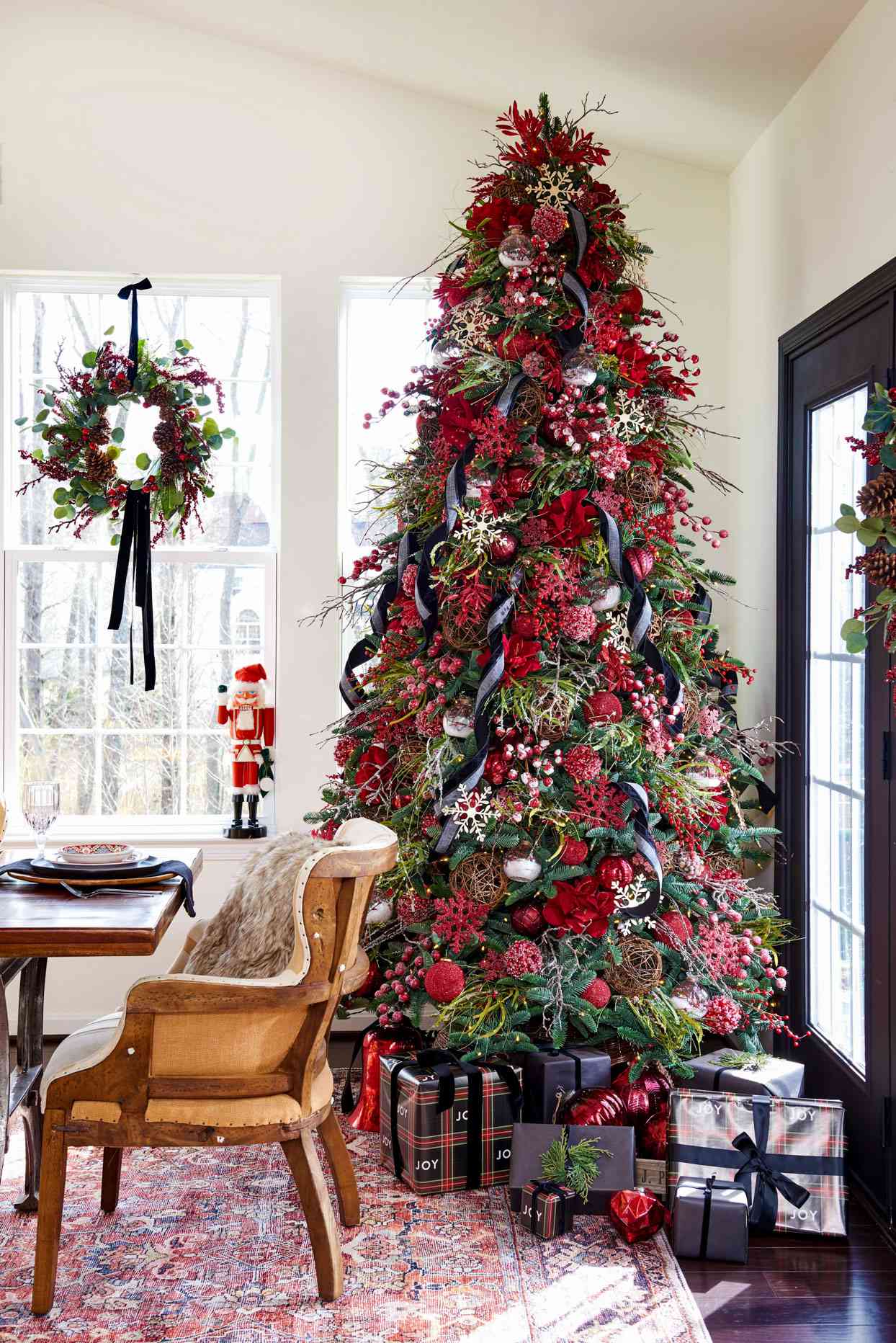10 Christmas Tree Decorating Trends to Try This Holiday Season