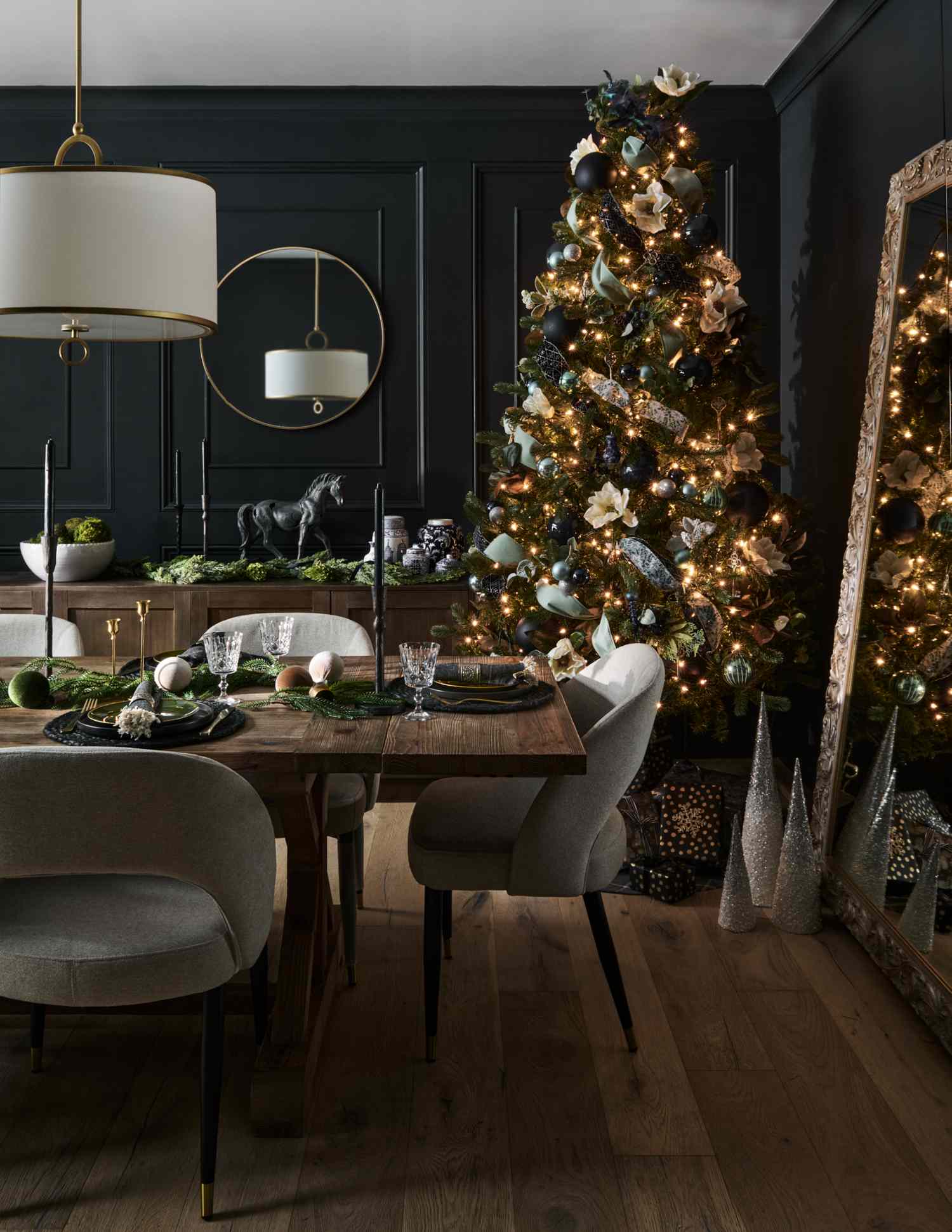 10 Dining Room Decorating Ideas for the Holidays That Feel Festive, Not Fussy