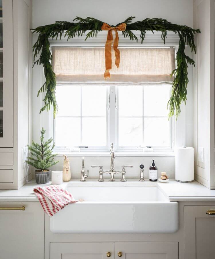 10 Kitchen Holiday Decor Ideas for a Festive Cooking Space - The Everygirl