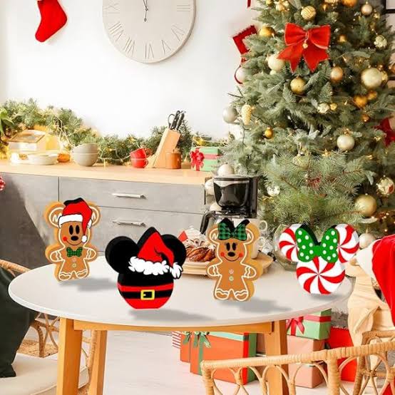 11 Disney Christmas Decorations on Amazon For Under $20 | the disney food blog