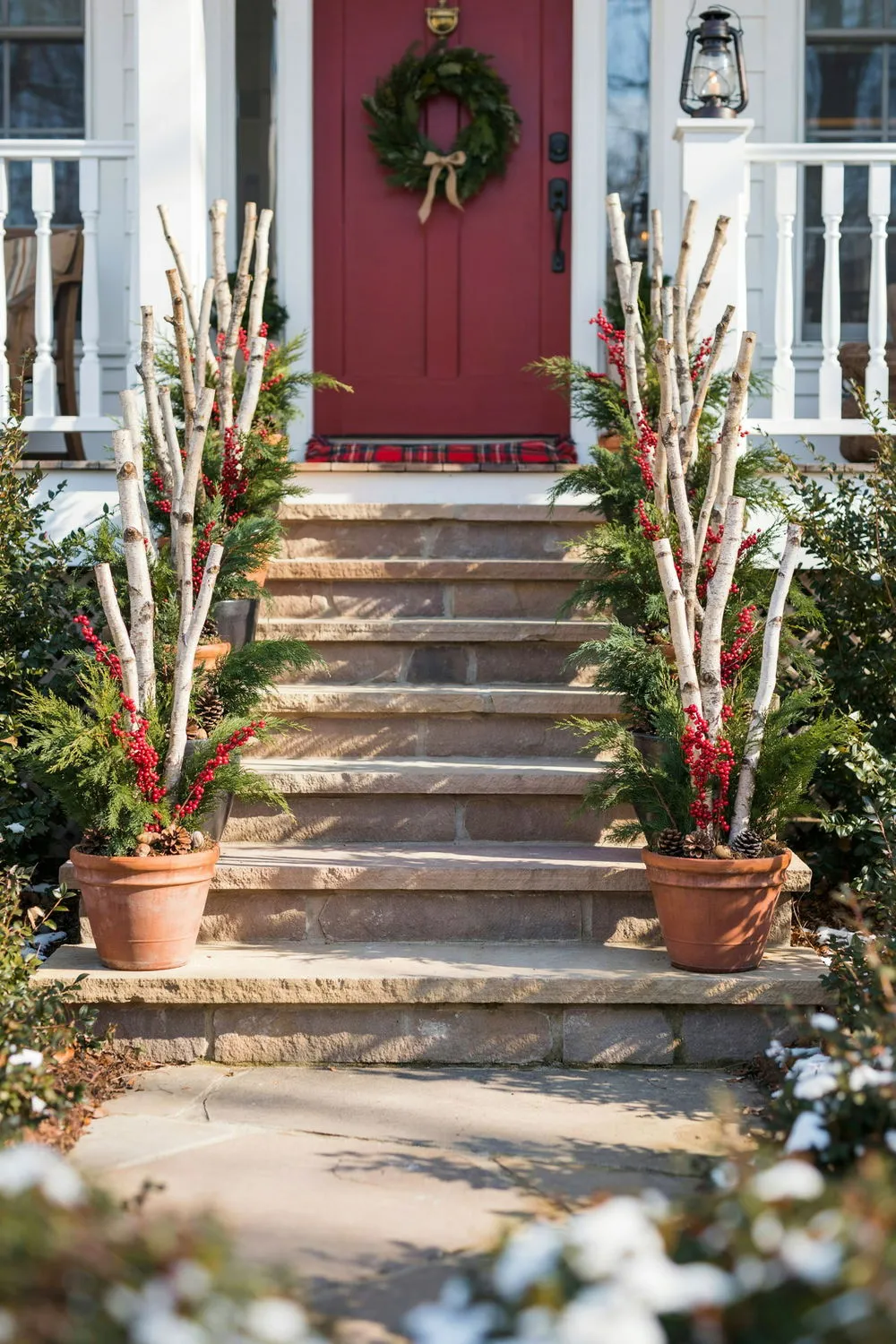 11 Stunning Christmas Planter Ideas With Birch Branches, Berries and  Evergreens | DIY Garden