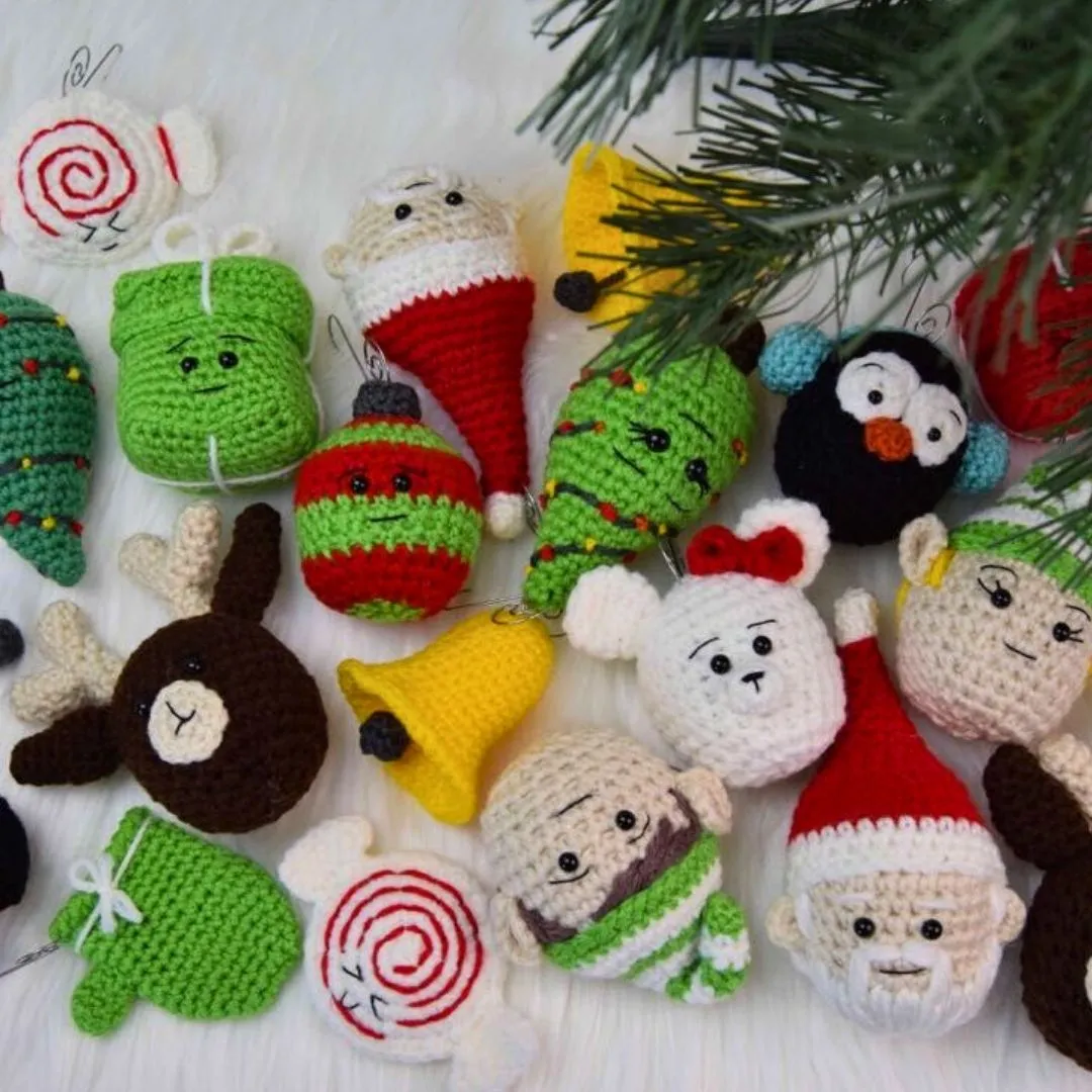 12 Free Christmas Ornament Crochet Patterns – FurlsCrochet