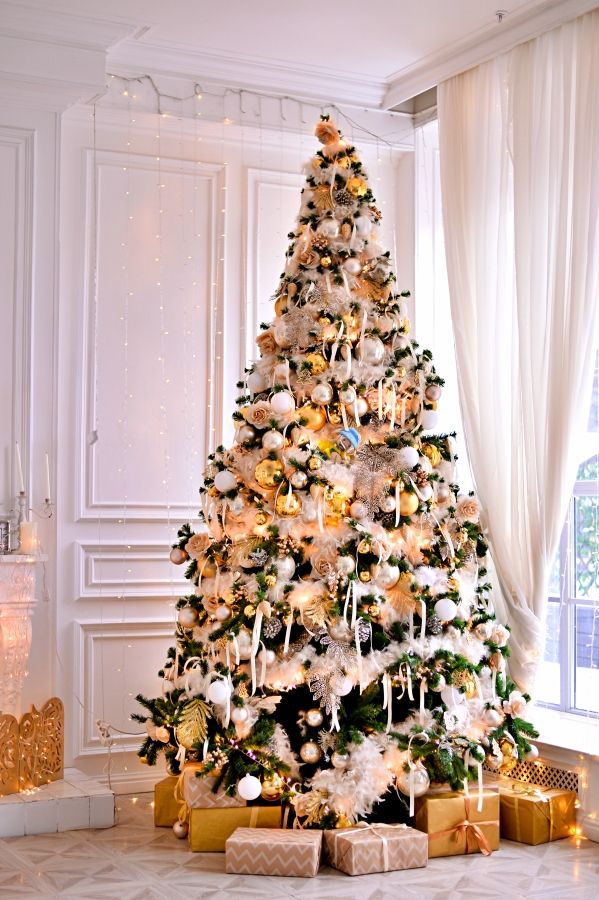 12 Gorgeous Christmas Tree Theme Decorations - Town & Country Living