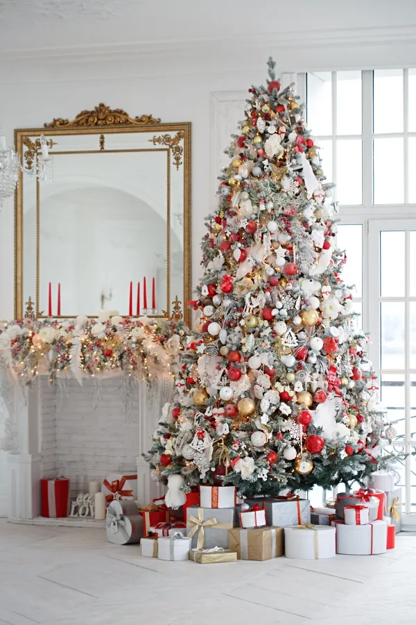 12 Gorgeous Christmas Tree Theme Decorations - Town & Country Living