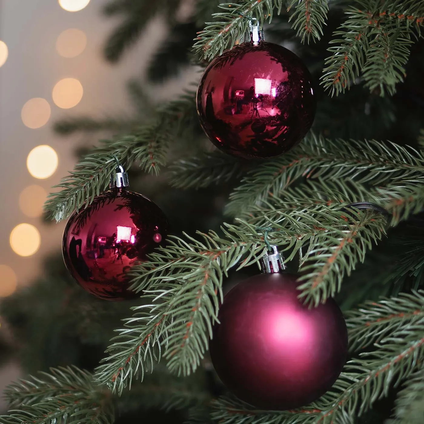 12 shatterproof Christmas baubles burgundy 7 cm