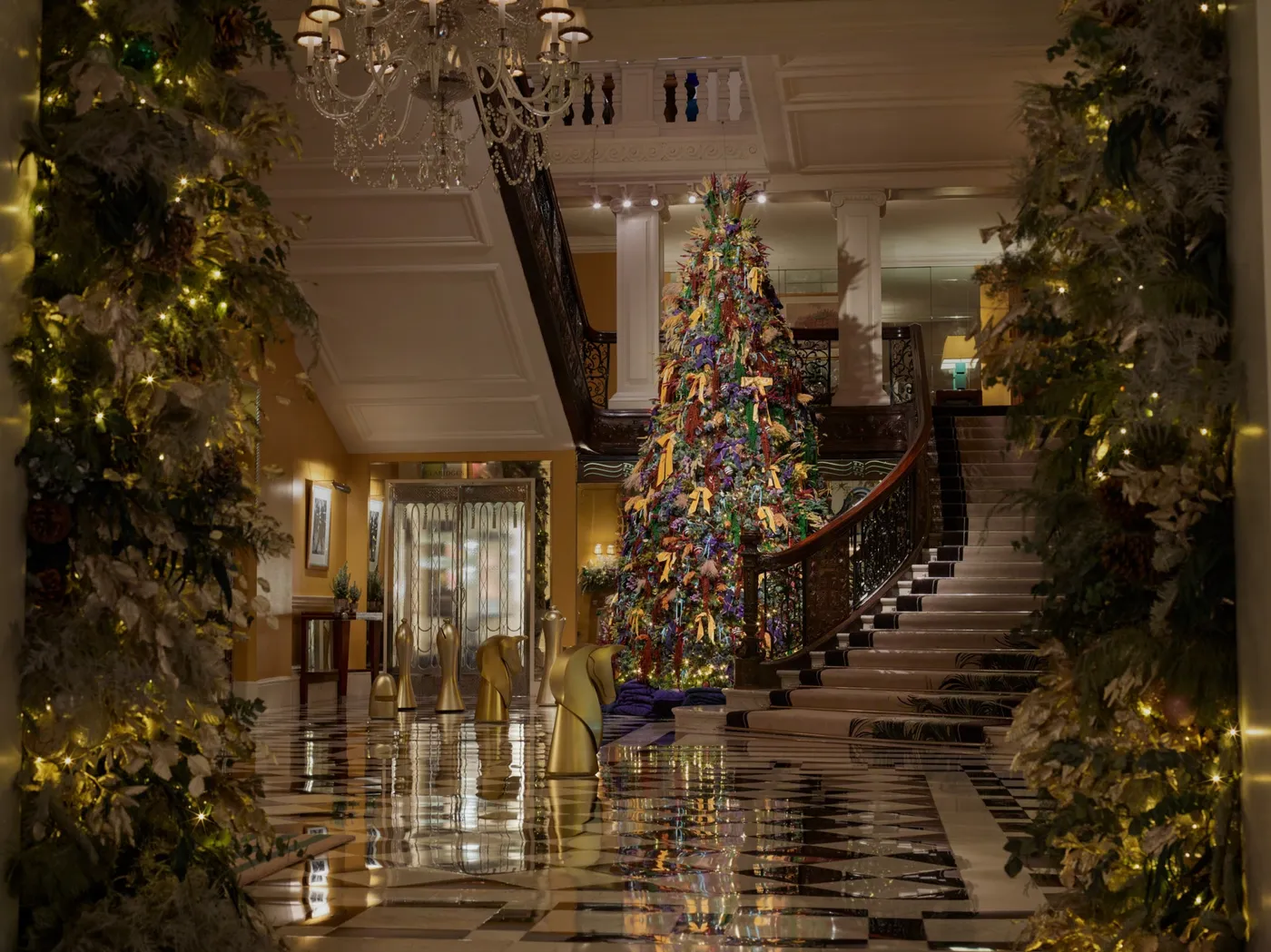 12 Stunning Christmas Displays Across the World - Galerie Magazine