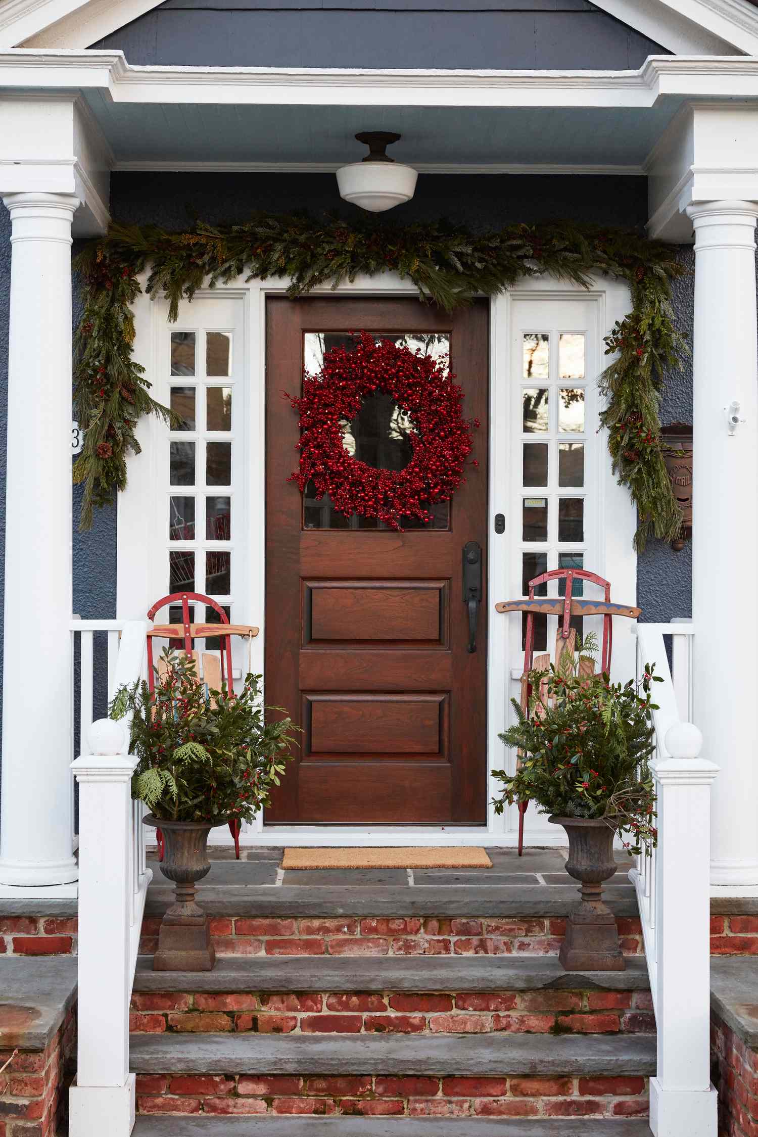 13 Christmas Front Porch Ideas to Welcome the Season with Style