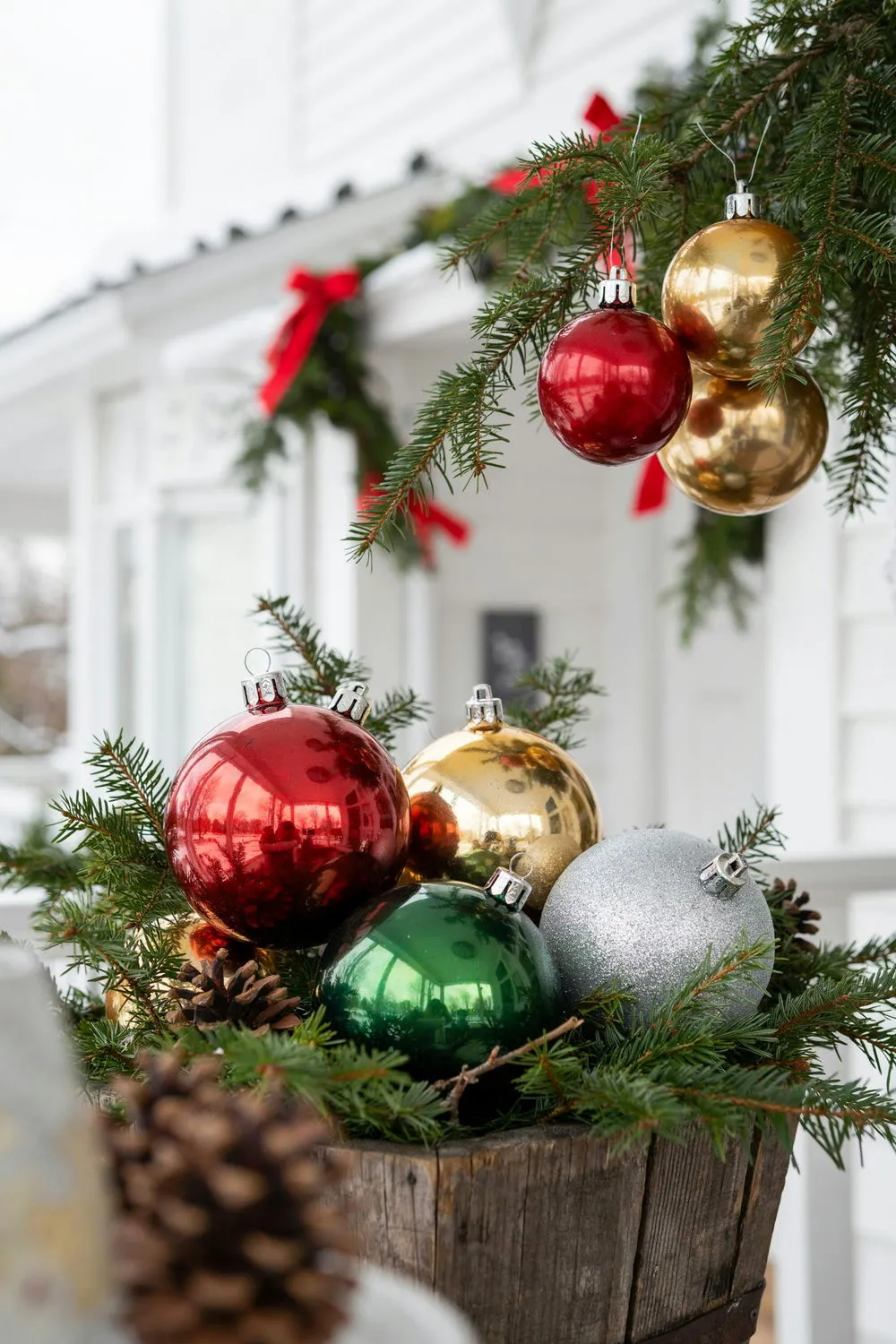 13 DIY Outdoor Christmas Decorations Under $20 That Look Surprisingly Expensive | DIY Garden