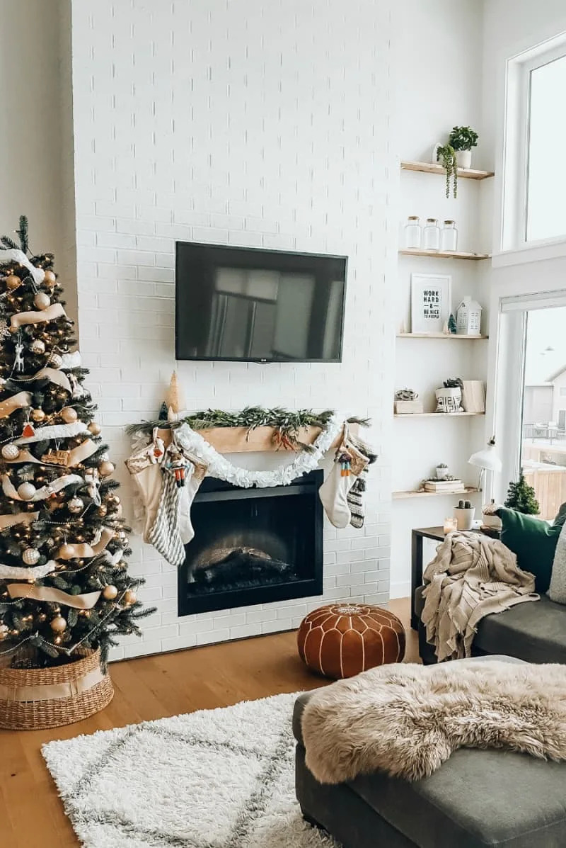 15 Garland Ideas for Every Room (Even the Bathroom!)