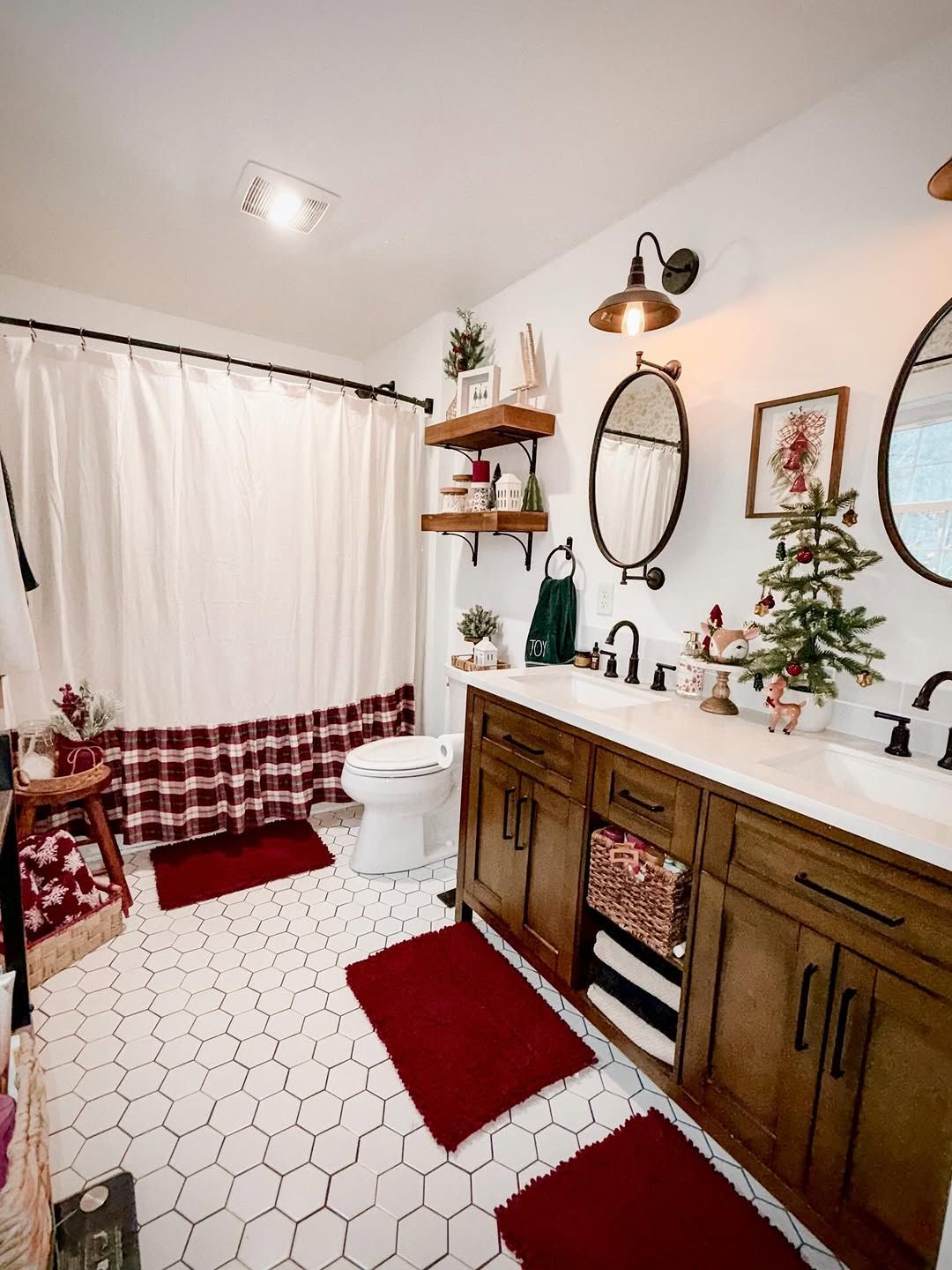 17 Christmas Bathroom Decor Ideas That Prove Even the Smallest Space  Deserves a Festive Moment