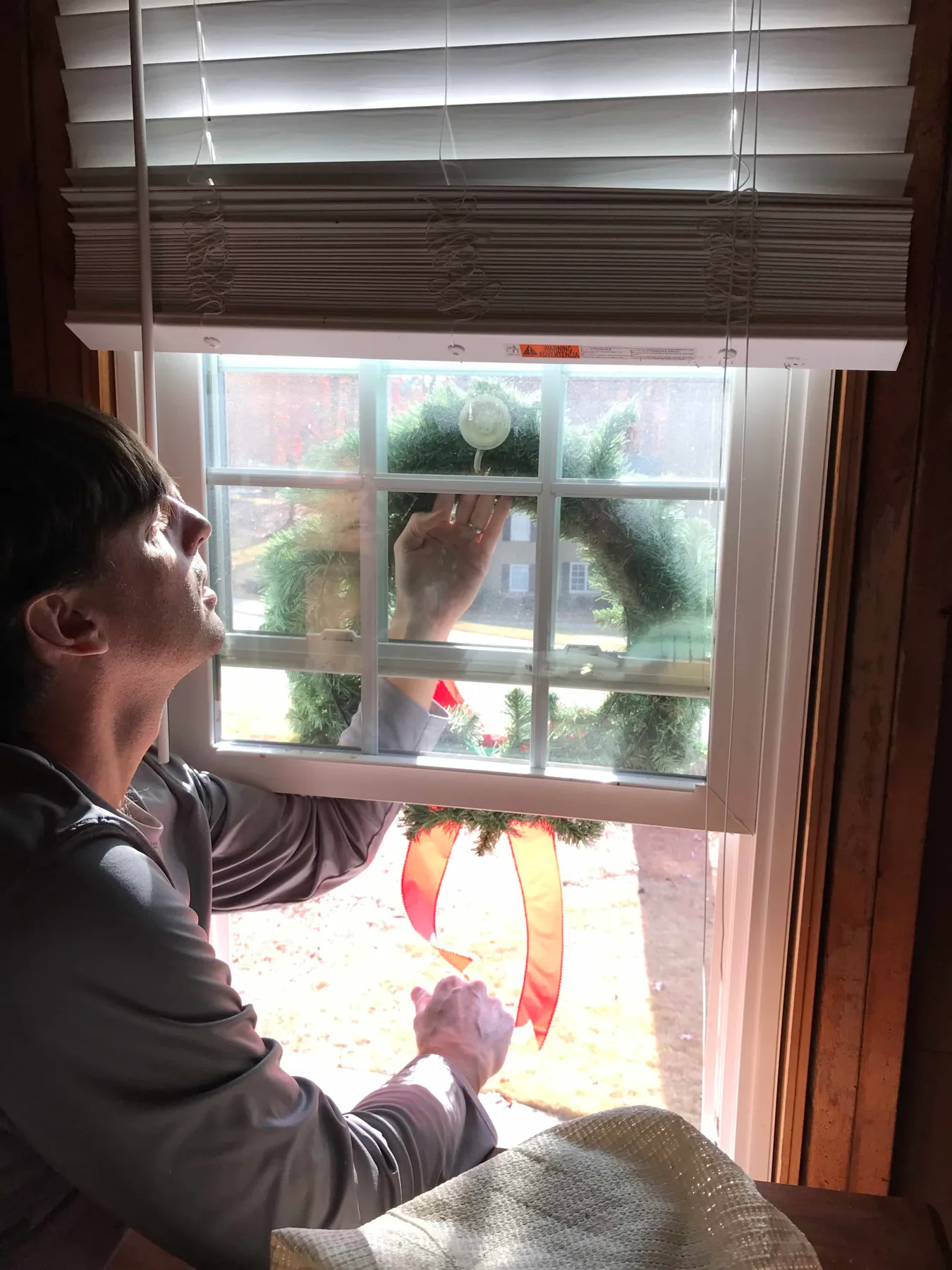 2 Easy Ways to Hang Christmas Wreaths – Dixie Delights