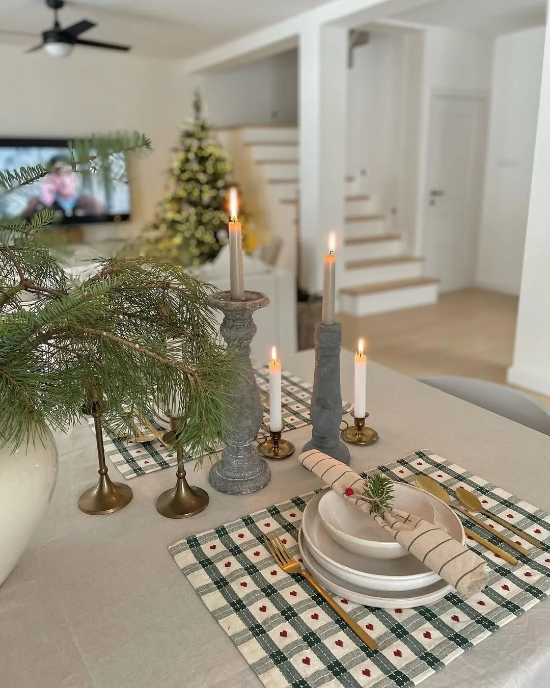 20 Christmas Table Decor Ideas for a Festive Dining Setting