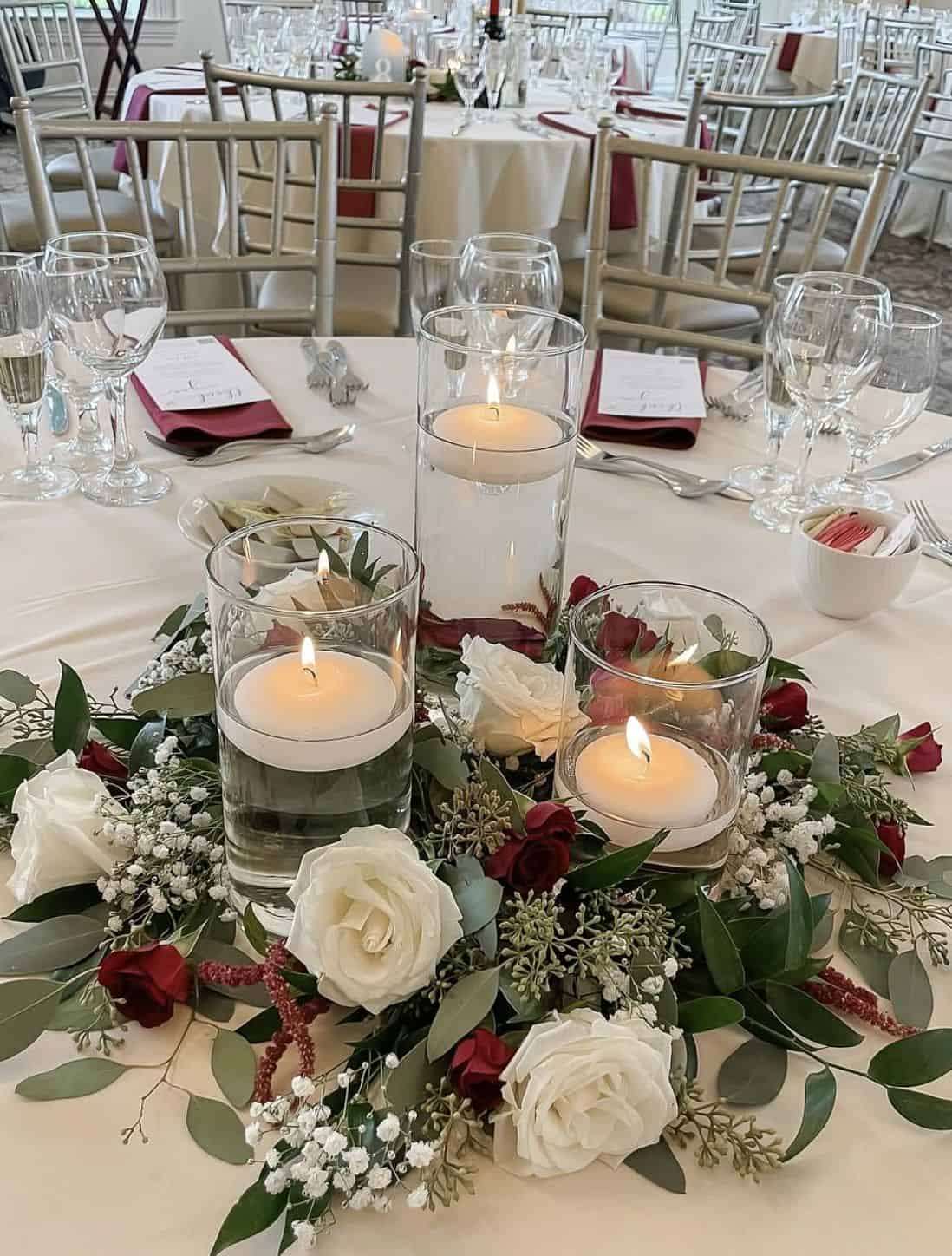 20 Magical Christmas Wedding Centerpieces: Perfect Touches For A Festive Celebration • Confetti & Roses