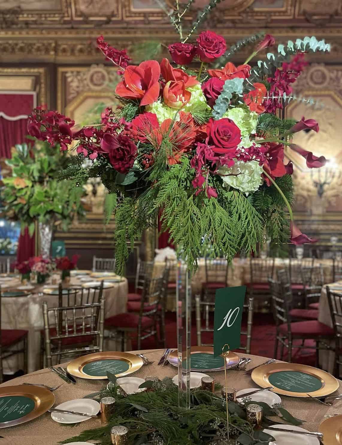 20 Magical Christmas Wedding Centerpieces: Perfect Touches For A Festive Celebration • Confetti & Roses