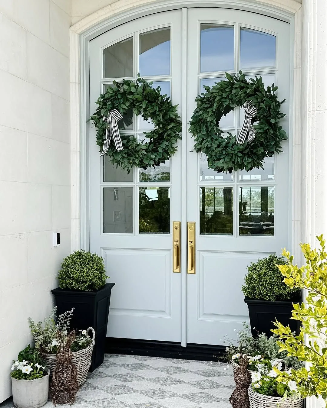 20 Spring and Easter Front Door Decor Ideas That Make Your Entry Feel Fresh and Festive in 2026