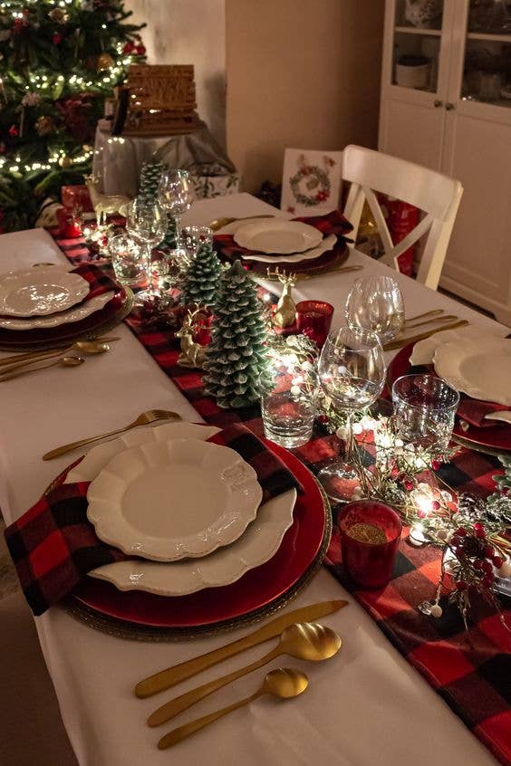 20+ Stunning Christmas Tablescape Settings and Decorating Ideas - Discover  HubPages