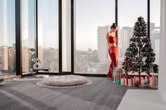 21 Festive Winter Wonderland Outfit Ideas - Peerspace