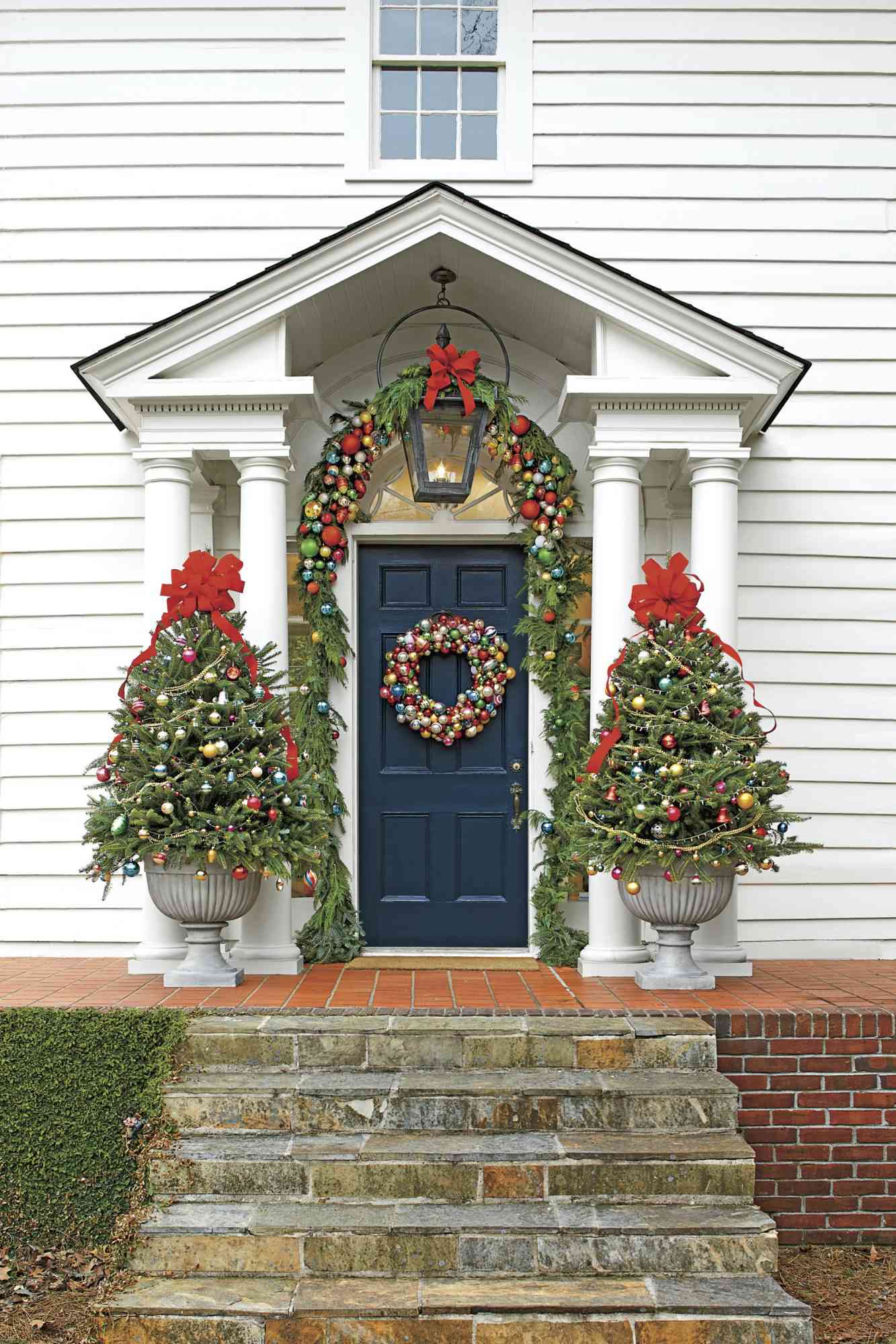 22 Front Porch Christmas Decorating Ideas