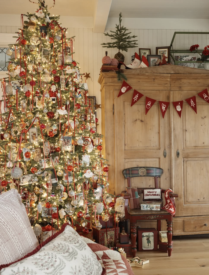 25 Farmhouse Christmas Tree Ideas to Transform Your Decor