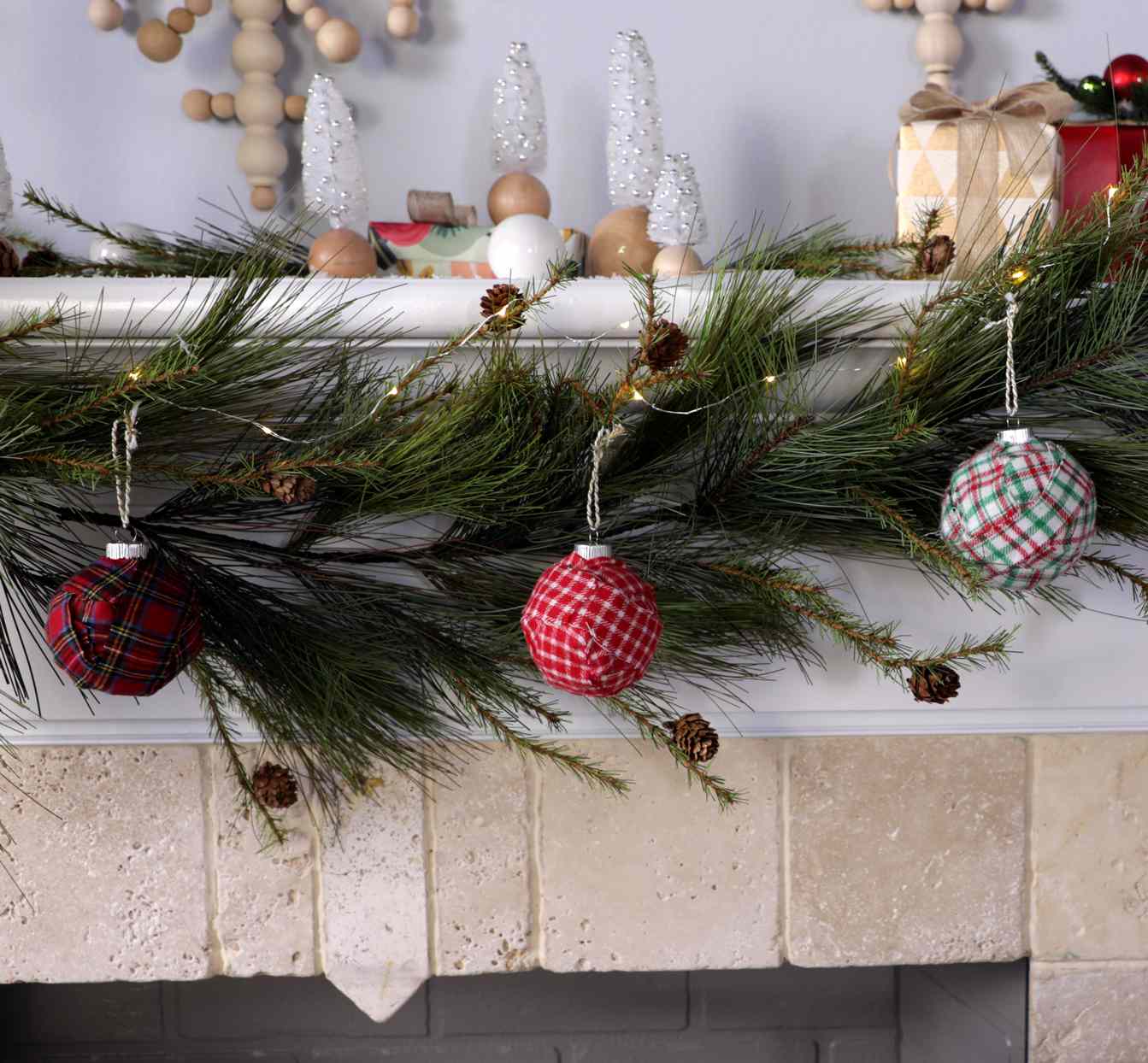 25 Ways to Decorate Ornaments for a Custom Christmas Tree