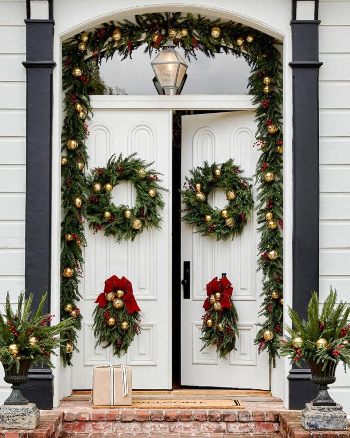 30 simple DIY Christmas front door decor ideas for modern touch