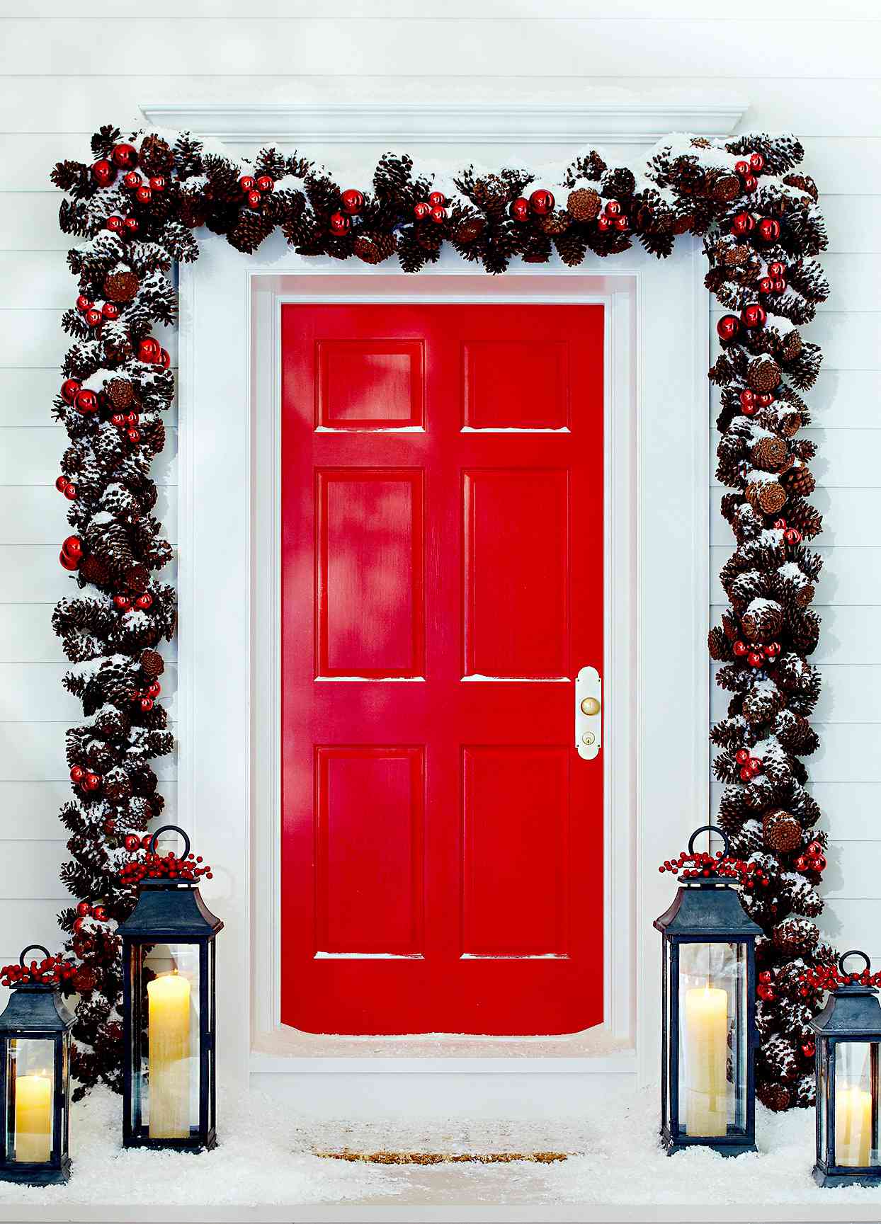 32 Festive Ideas for Decorating with Pinecones