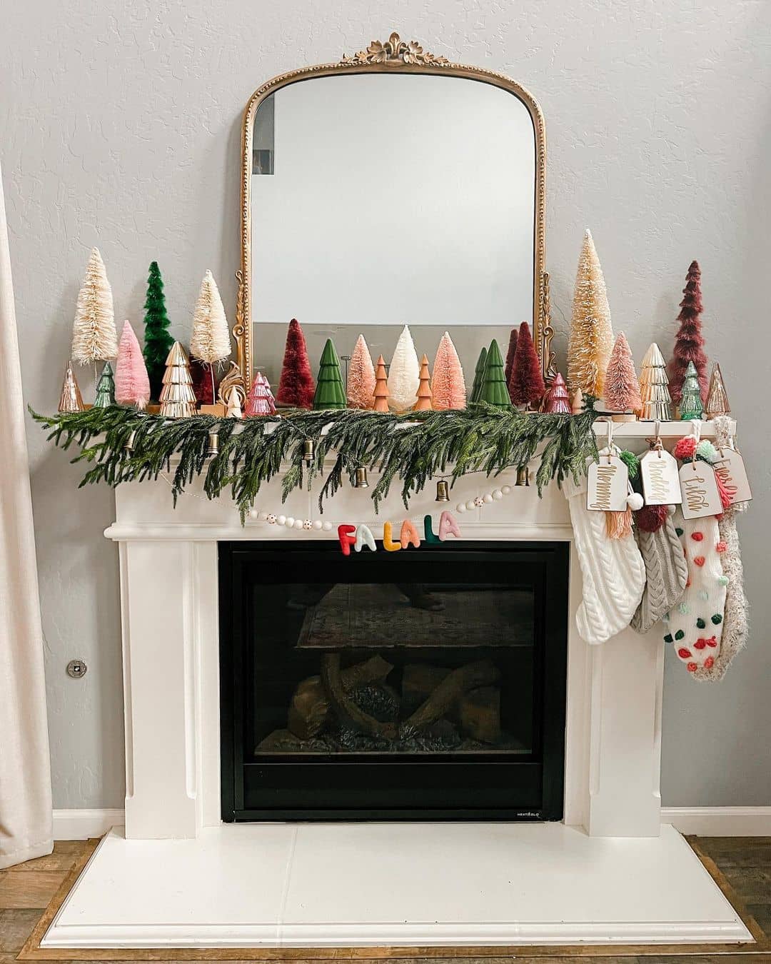 32 Gorgeous Christmas Mantel Decorating Ideas
