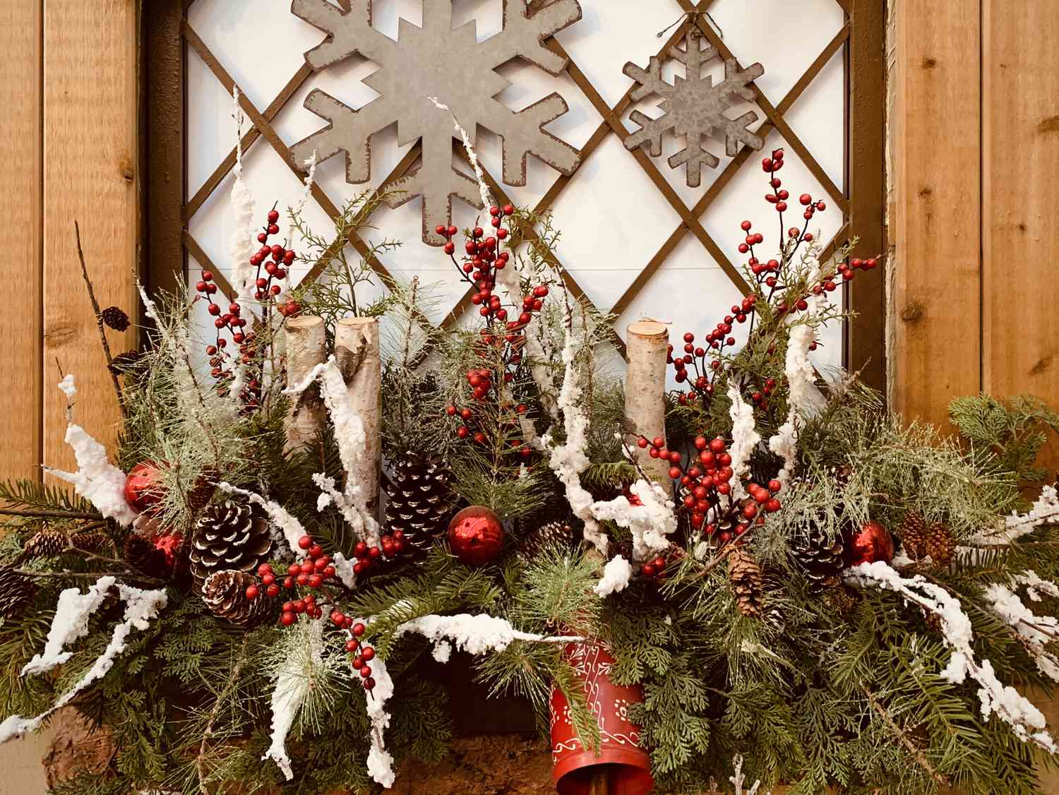 46 Christmas Window Decorating Ideas for a Festive Feeling Outdoors