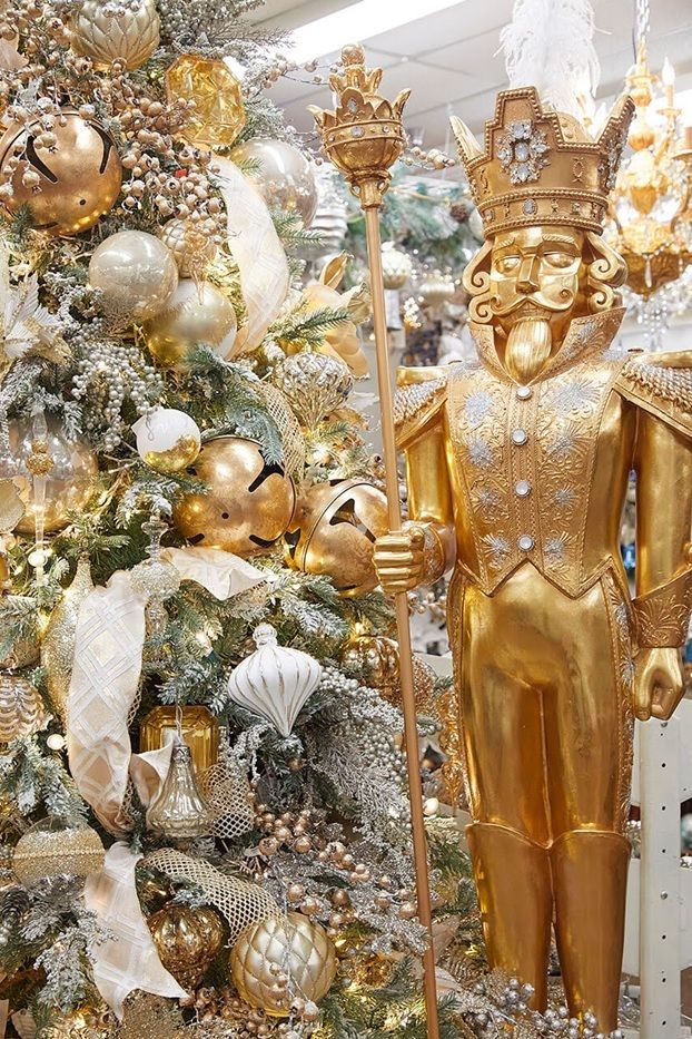 5 Delightful Looks for your Gold Decorative Christmas Tree - Decorator's  Warehouse