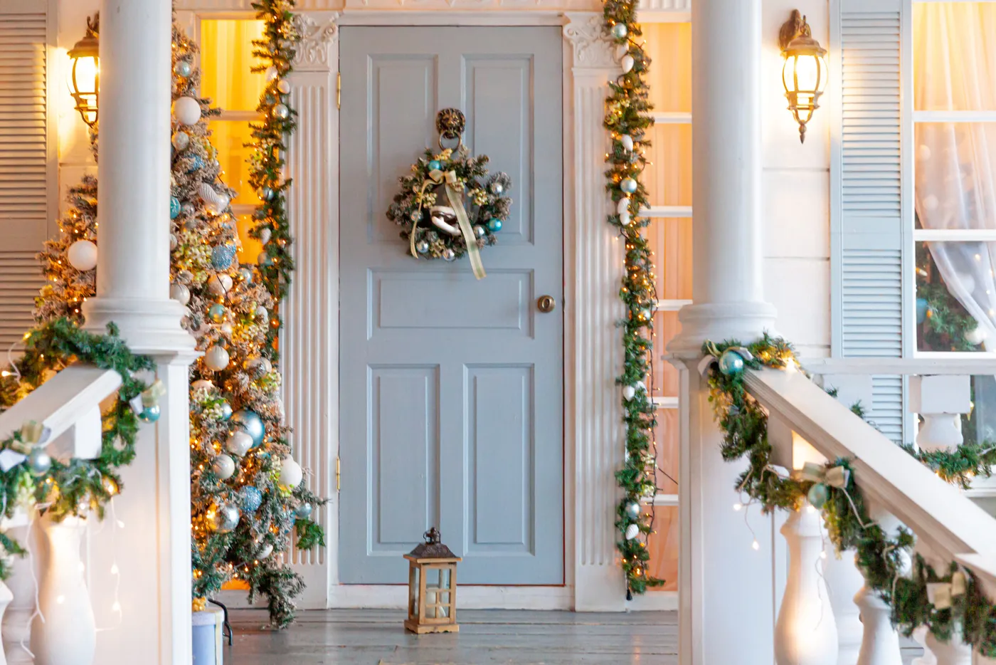 5 Festive Ways To Decorate Your Doorstep To Ring In The Holiday Season | Brush Brothers Painting