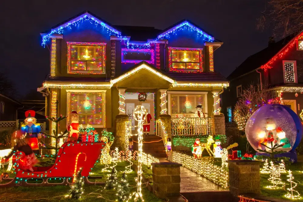 5 Pro Tips for Hanging Holiday Lights Outdoors – Ollny