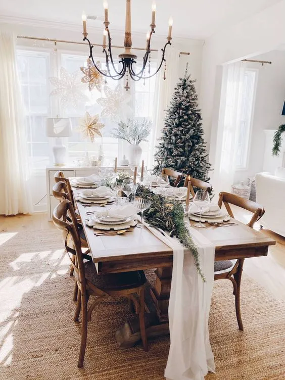 5 white dreamy Christmas Table settings - Daily Dream Decor