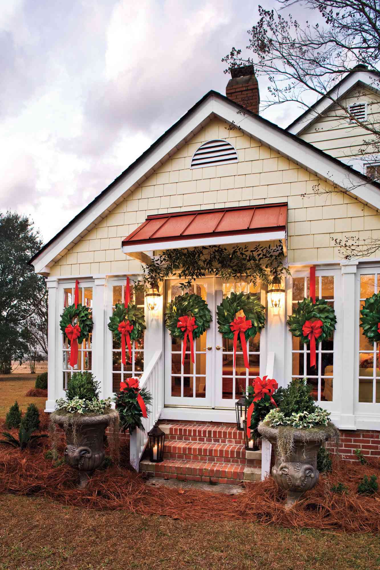 50 Cheerful Outdoor Christmas Decor Ideas