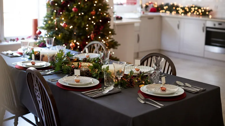 50 Christmas Dining Room Decor Ideas To Celebrate A Festive Feast In Style