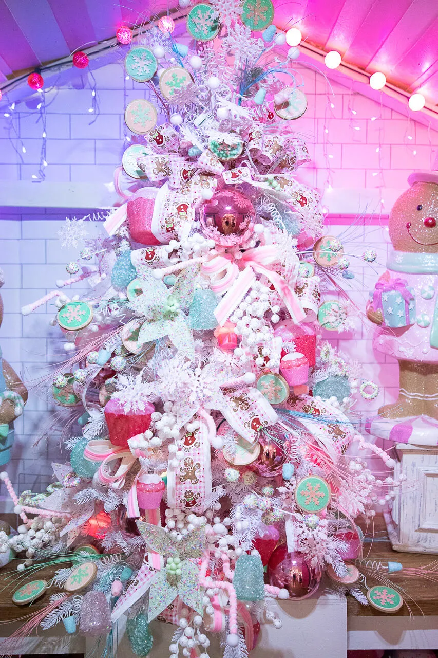 60+ Inspiring Christmas Tree Decorating Ideas - Decorator's Warehouse