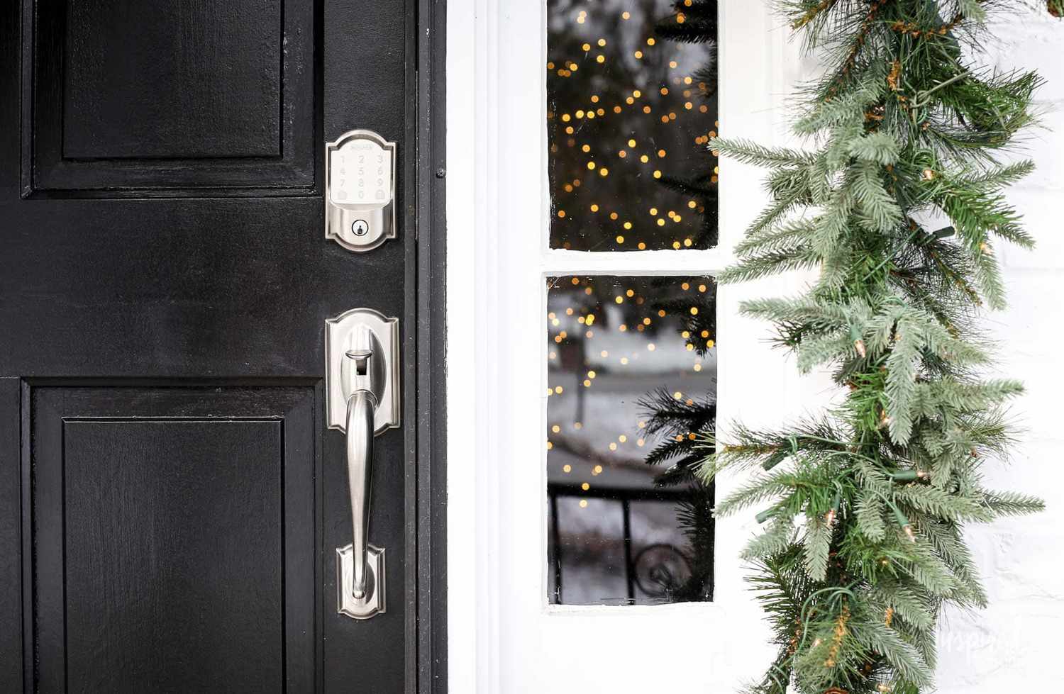68 Pretty Front Porch Christmas Decorating Ideas for a Festive Welcome