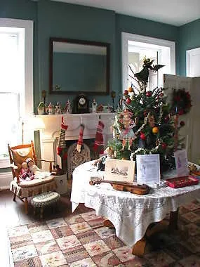 “Christmas Memories” at Farmer House Museum 