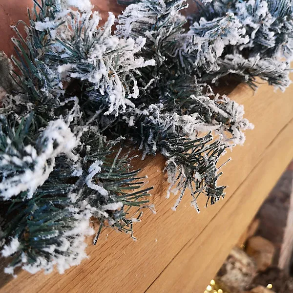 9ft (2.7m) Premier Christmas Snow Flocked Woodcote Fir Garland
