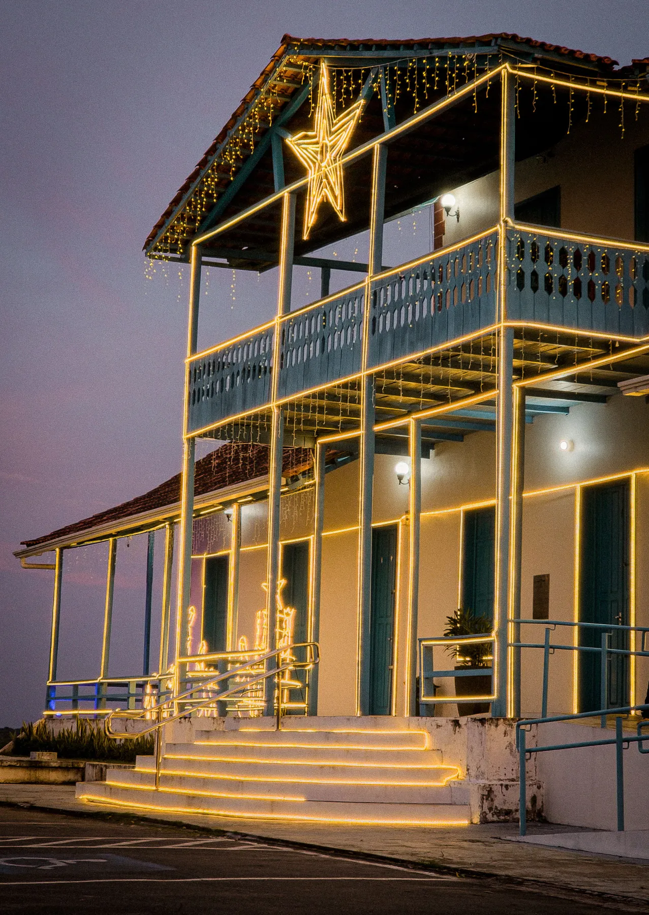 A beautifully lit building decorated for the holidays in Cruzeiro do Sul, Brazil.