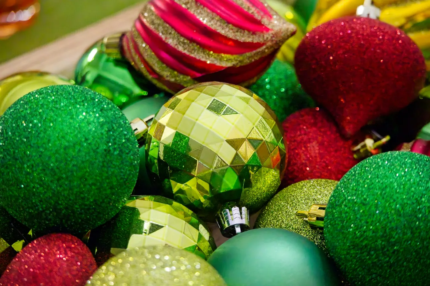 A close-up of colorful christmas ornaments - Free Photo on Unsplash