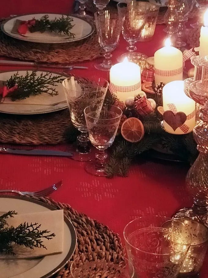 A Dreamy Christmas Table Setting - Velvet Karatzas Interiors Atelier
