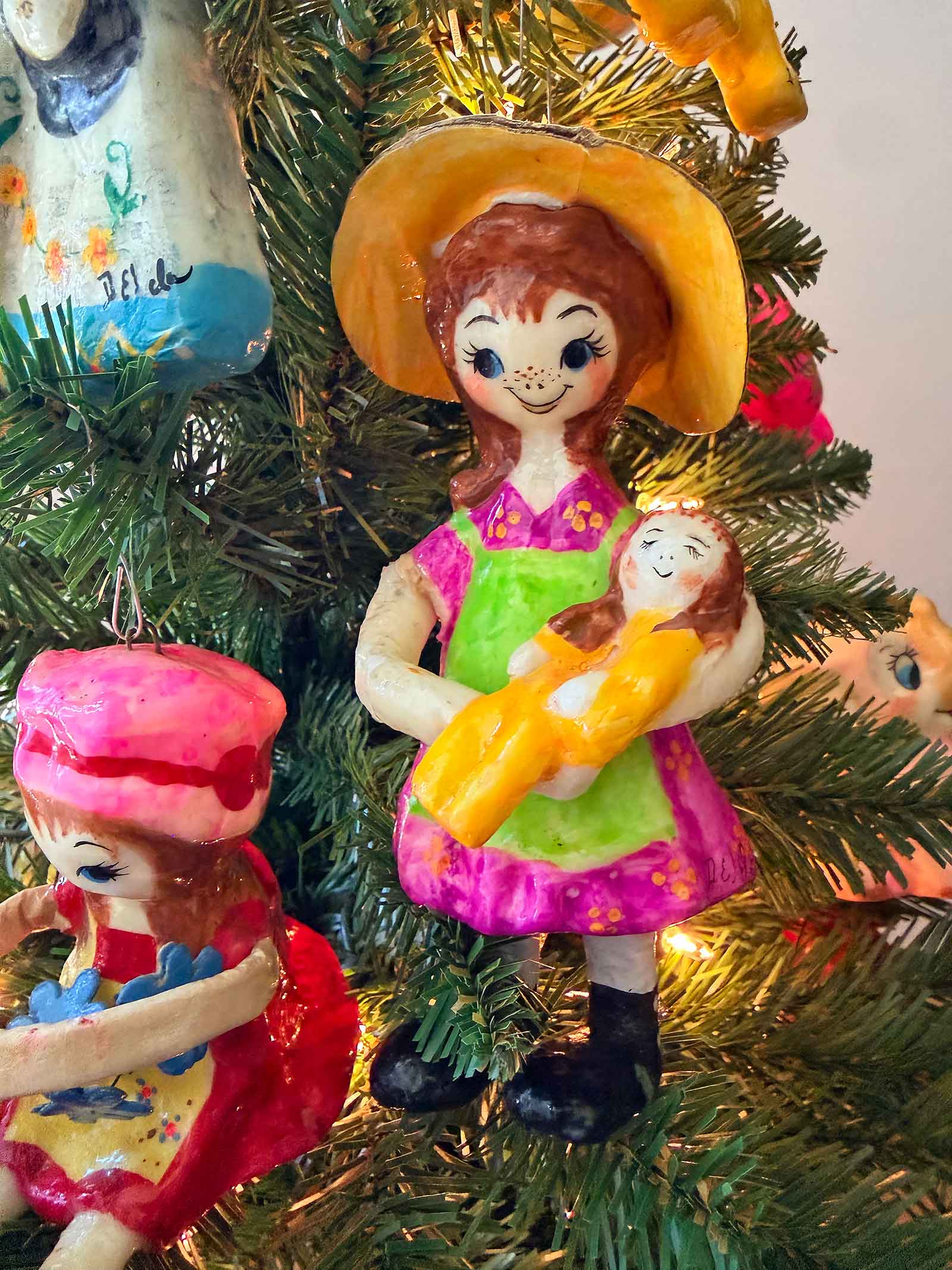 A Guide to Finding and Caring for Kitschy Vintage De Sela Ornaments - THE VINTAGE TREE