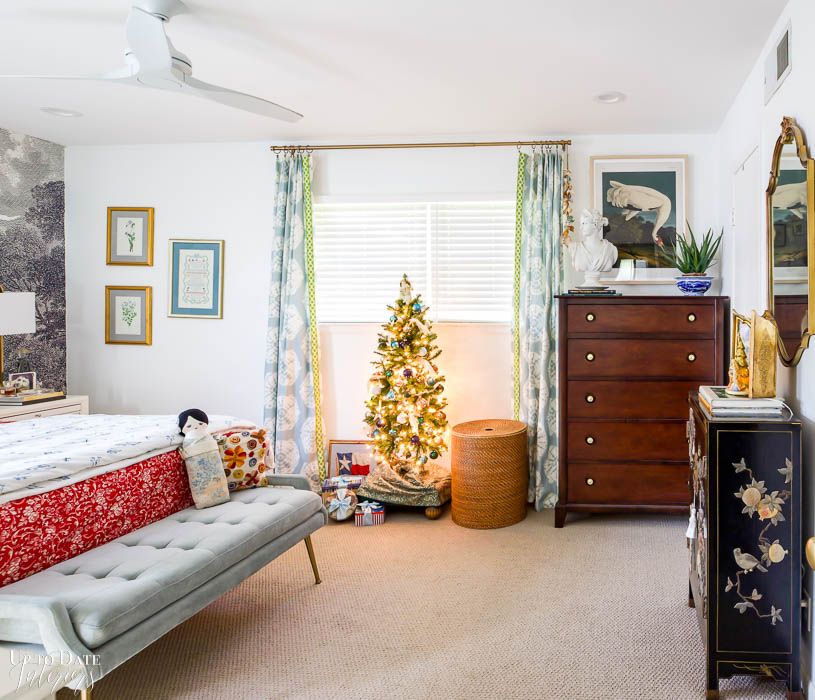 A Holiday Home Tour Featuring Beautiful Christmas Color Palette Ideas -