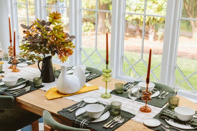A Quick And Casual 'Thanksgiving To Christmas Tablescape' (With Only A  Couple Swaps) - Emily Henderson