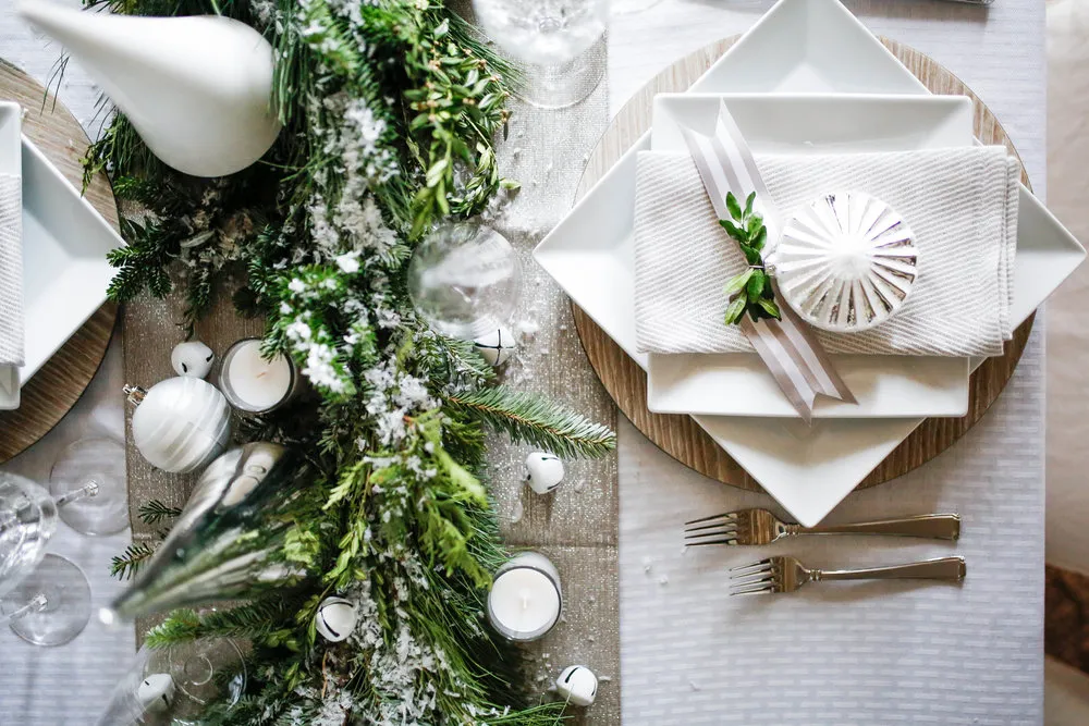 A SIMPLE CHRISTMAS TABLESCAPE | Living With Landyn