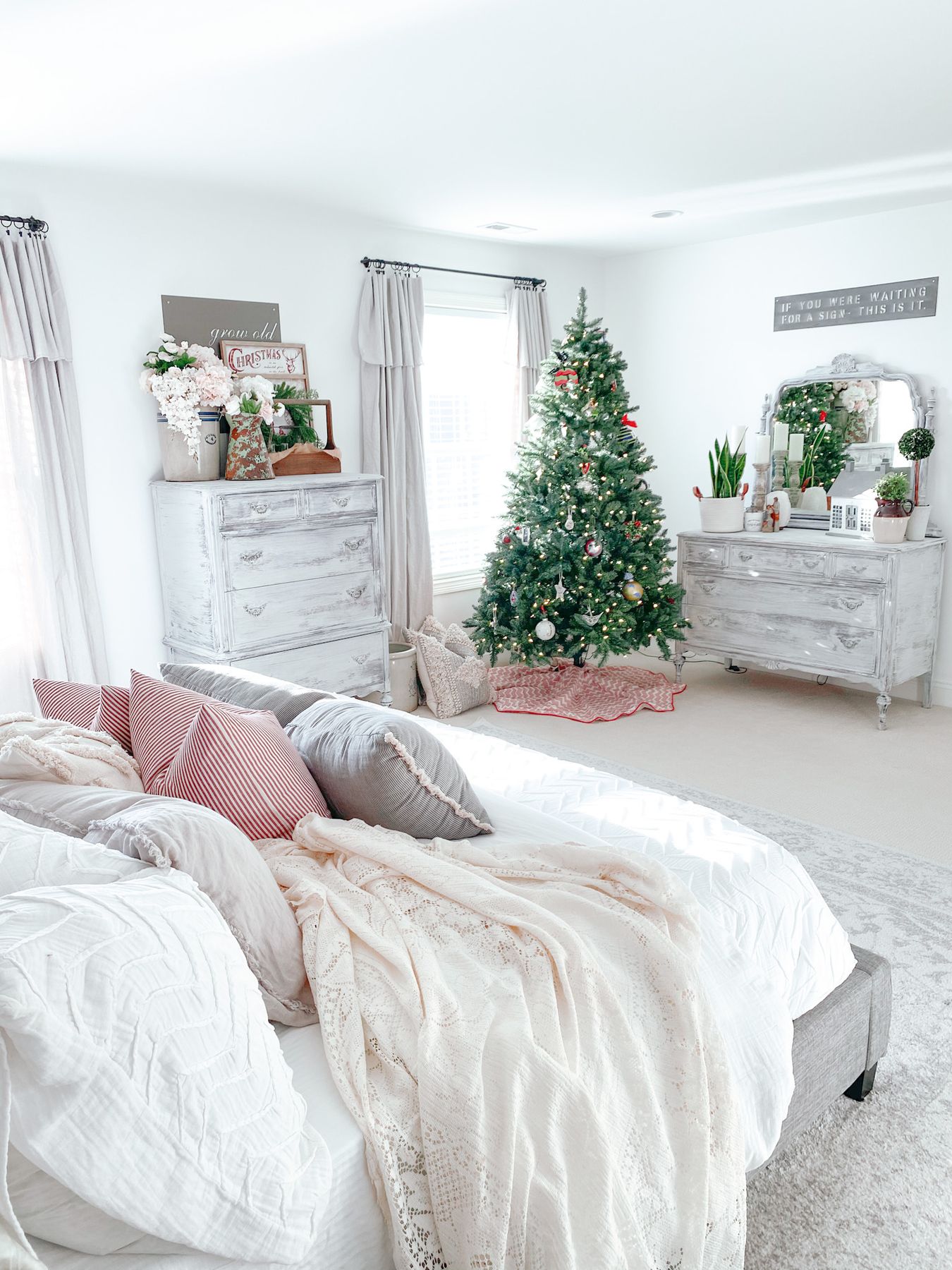 A Simple Christmas Tree Decorating Template To Help You Trim Your Tree With  Ease - farmhouseish