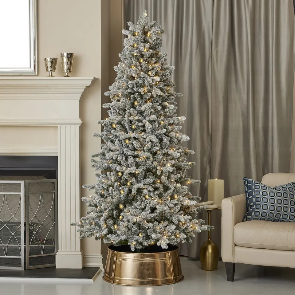 Advantages of Artificial Christmas Trees vs. Real Christmas Trees -  Decorator's Warehouse