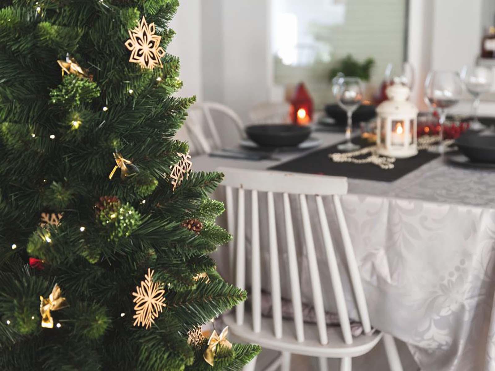 Artificial Christmas tree: the best choice for a small apartment! Why?