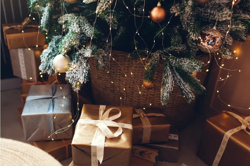 Base cover for the Christmas tree: an extra touch of originality - Holyart.com Blog